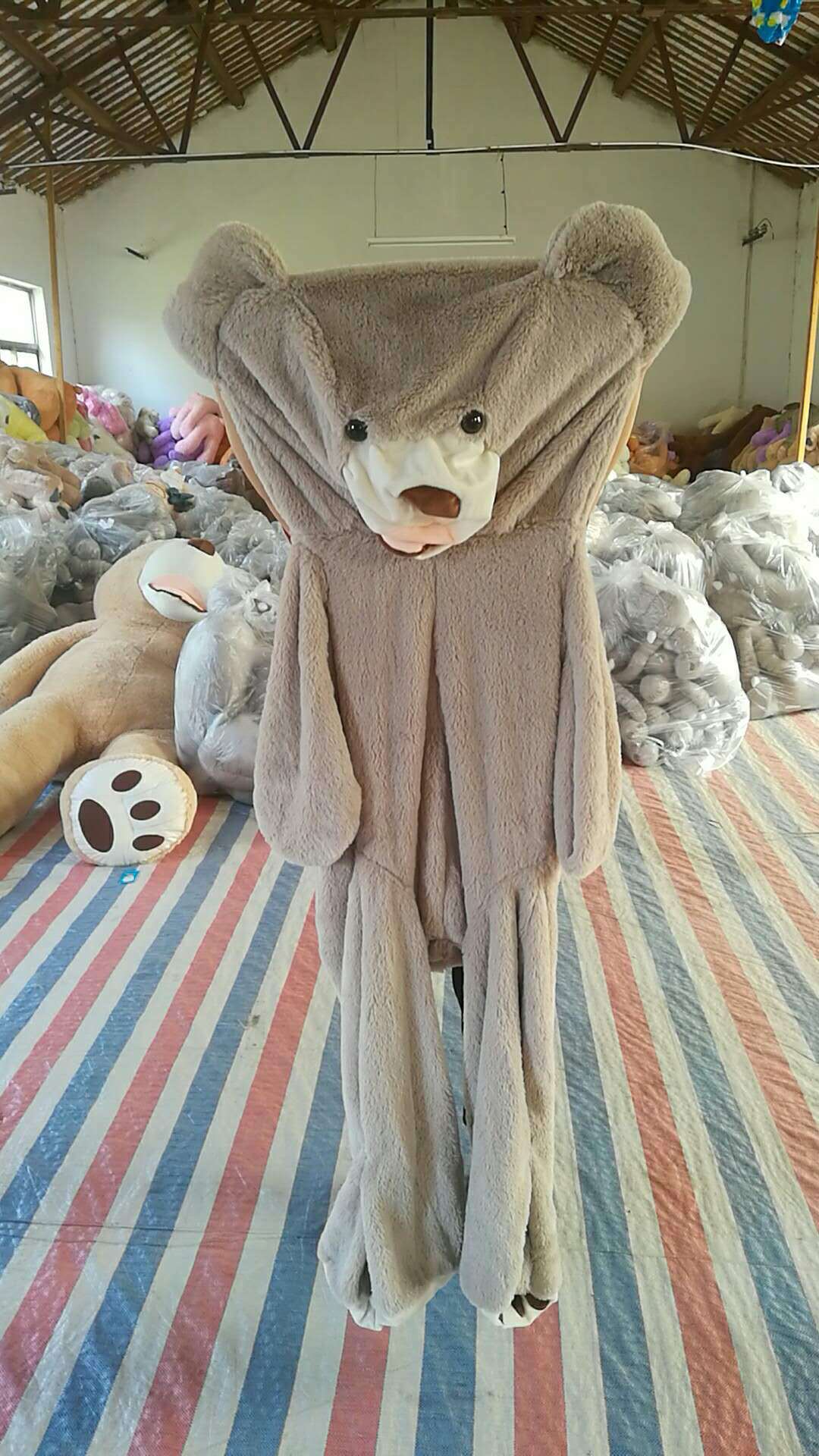 TeddyJoy - Een pluche knuffel van een reusachtig knuffeldier, de reusachtige teddybeer