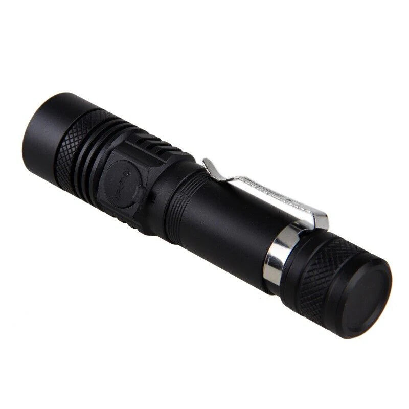 TitanTorch - Oplaadbare batterijgevoede ongelooflijk felle 90000LM LED tactische zaklamp met zoomfunctie