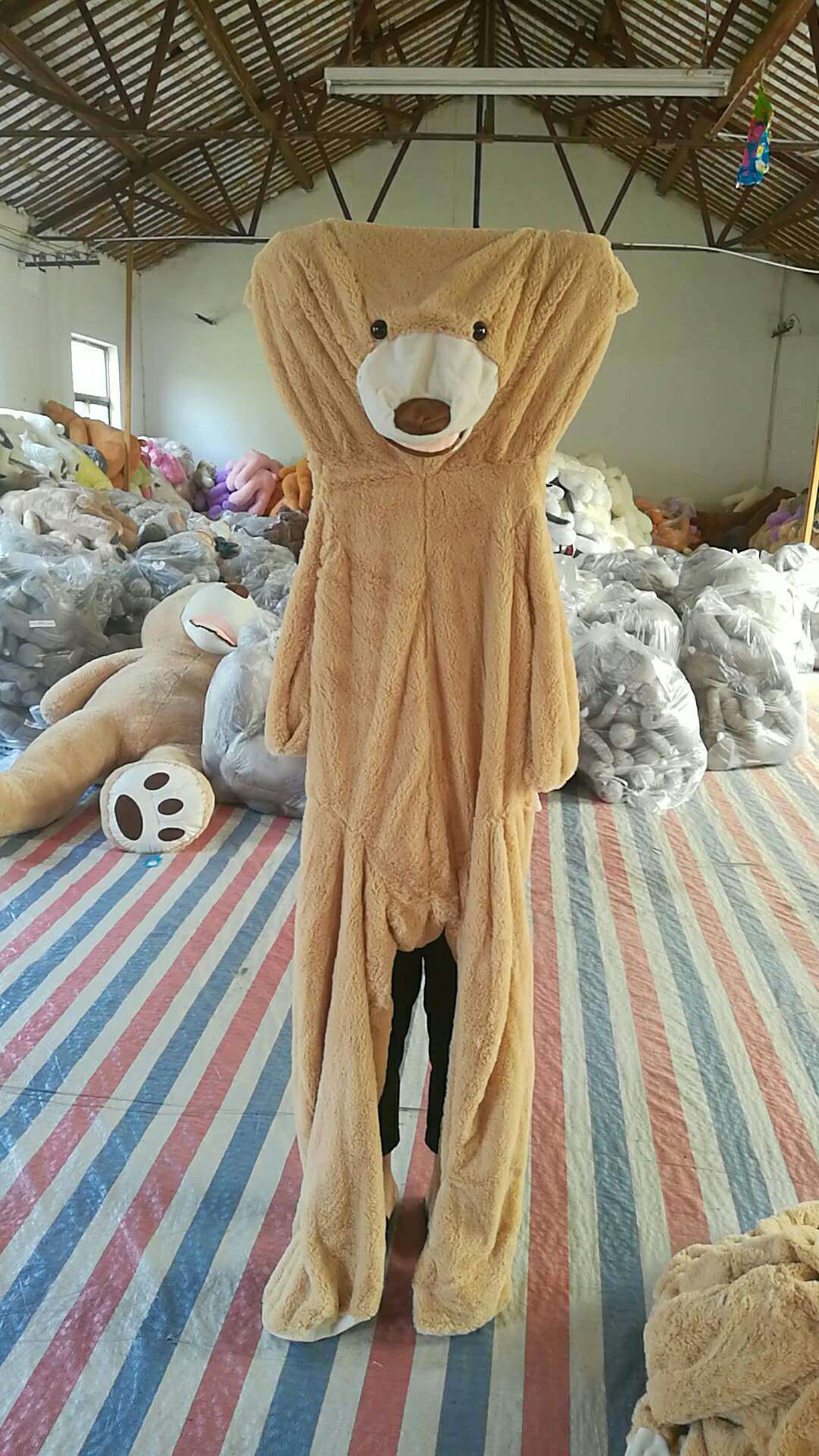 TeddyJoy - Een pluche knuffel van een reusachtig knuffeldier, de reusachtige teddybeer