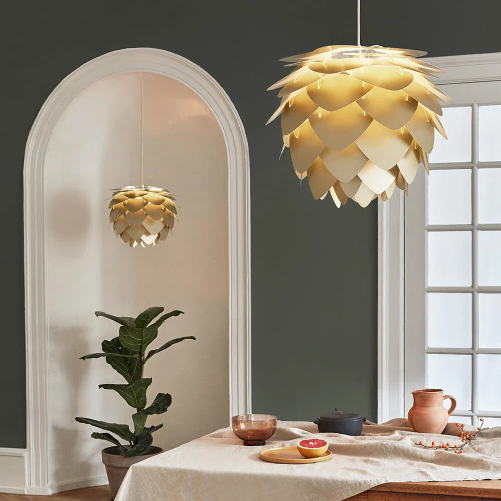 PineFusion - Handgemaakte houten plafondlamp met dennenappel