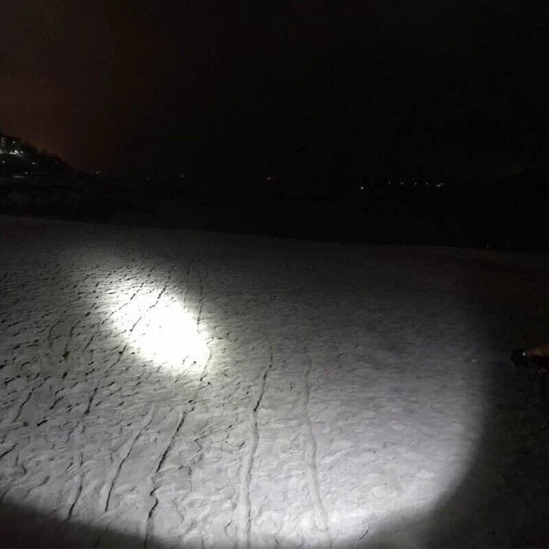 TitanTorch - Oplaadbare batterijgevoede ongelooflijk felle 90000LM LED tactische zaklamp met zoomfunctie