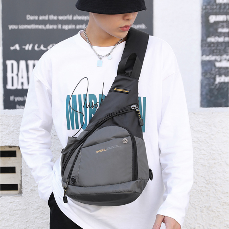 PackMax - Zilveren Bureau Speelgoed: Veelzijdige nylon borsttas met aanzienlijke capaciteit