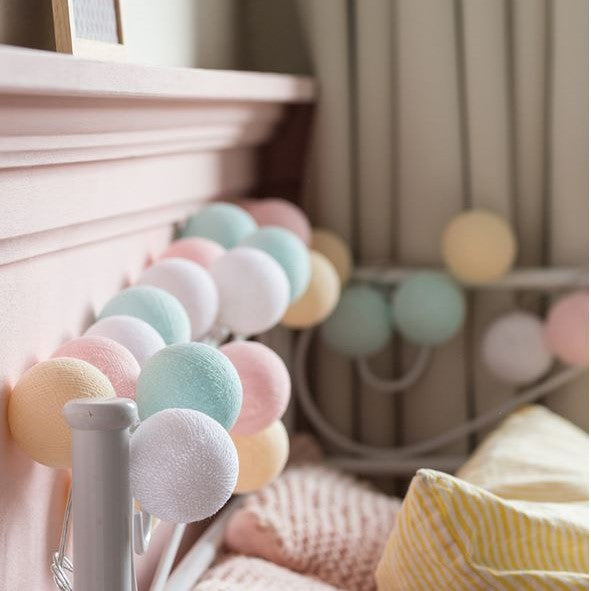 CottonGlow - Decoratieve katoenen lichtslinger met ballen