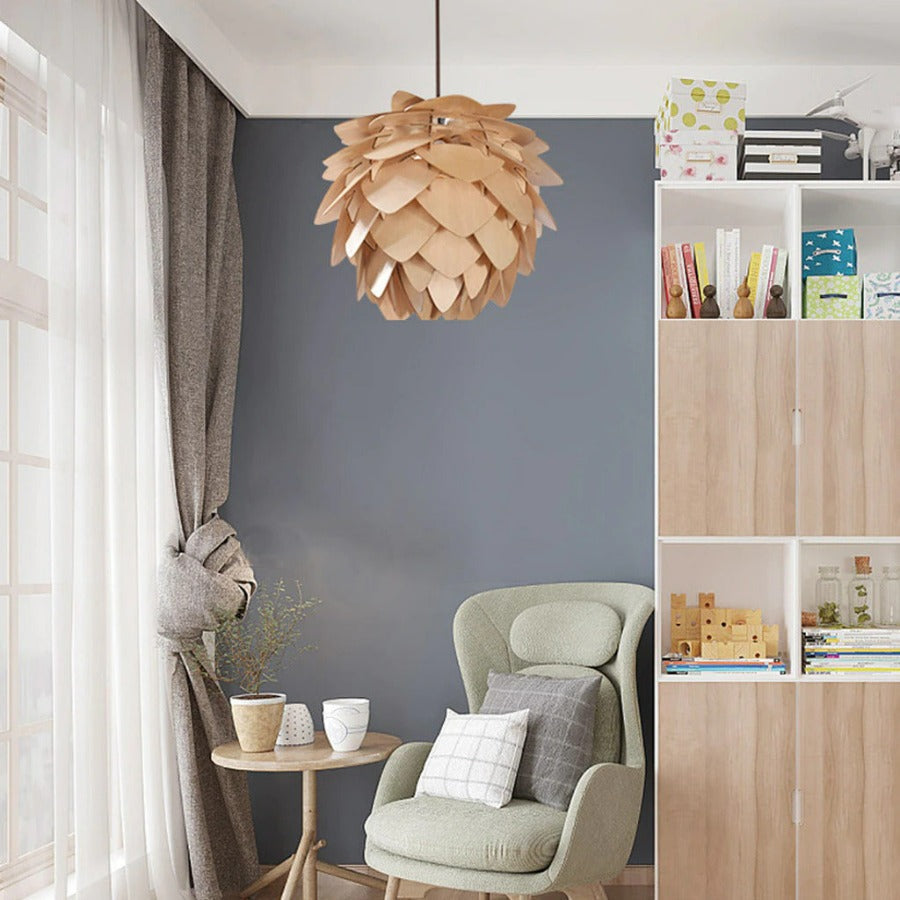 PineFusion - Handgemaakte houten plafondlamp met dennenappel