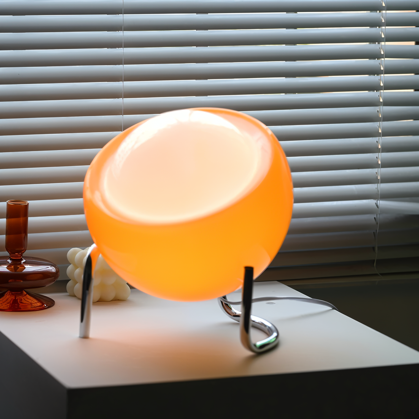 GlowSphere - Artistieke oranje glazen tafellamp