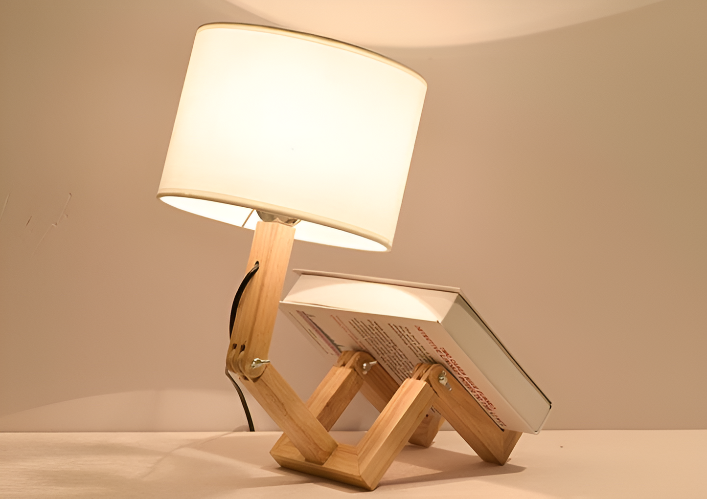 RoboLume - Flexibele houten robot bureaulamp