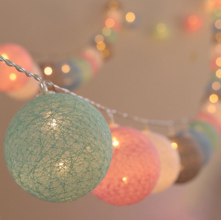 CottonGlow - Decoratieve katoenen lichtslinger met ballen