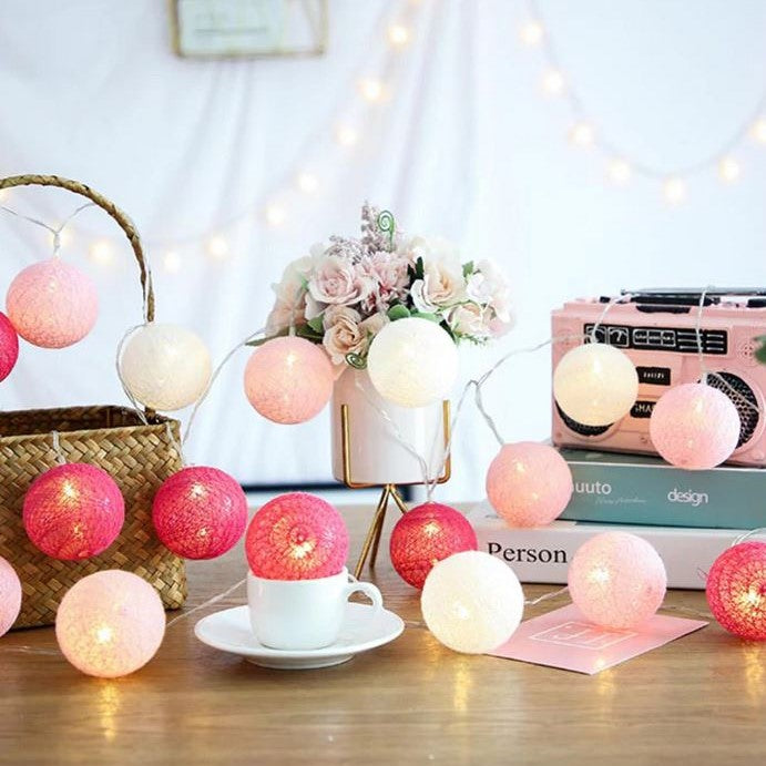 CottonGlow - Decoratieve katoenen lichtslinger met ballen
