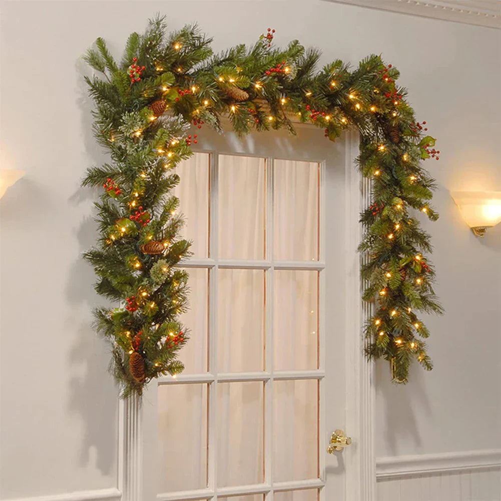 HolidayCharm - Elegante kerstguirlande met bessen en dennenappels