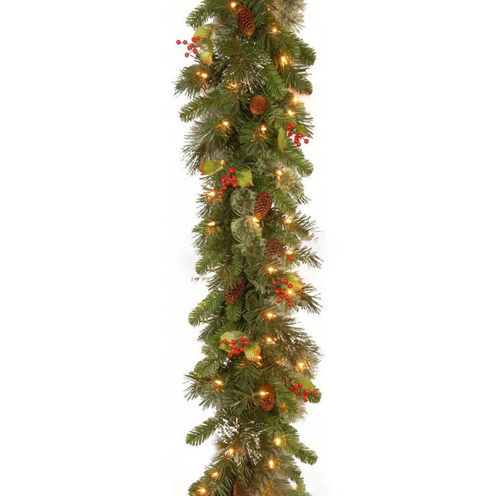 HolidayCharm - Elegante kerstguirlande met bessen en dennenappels