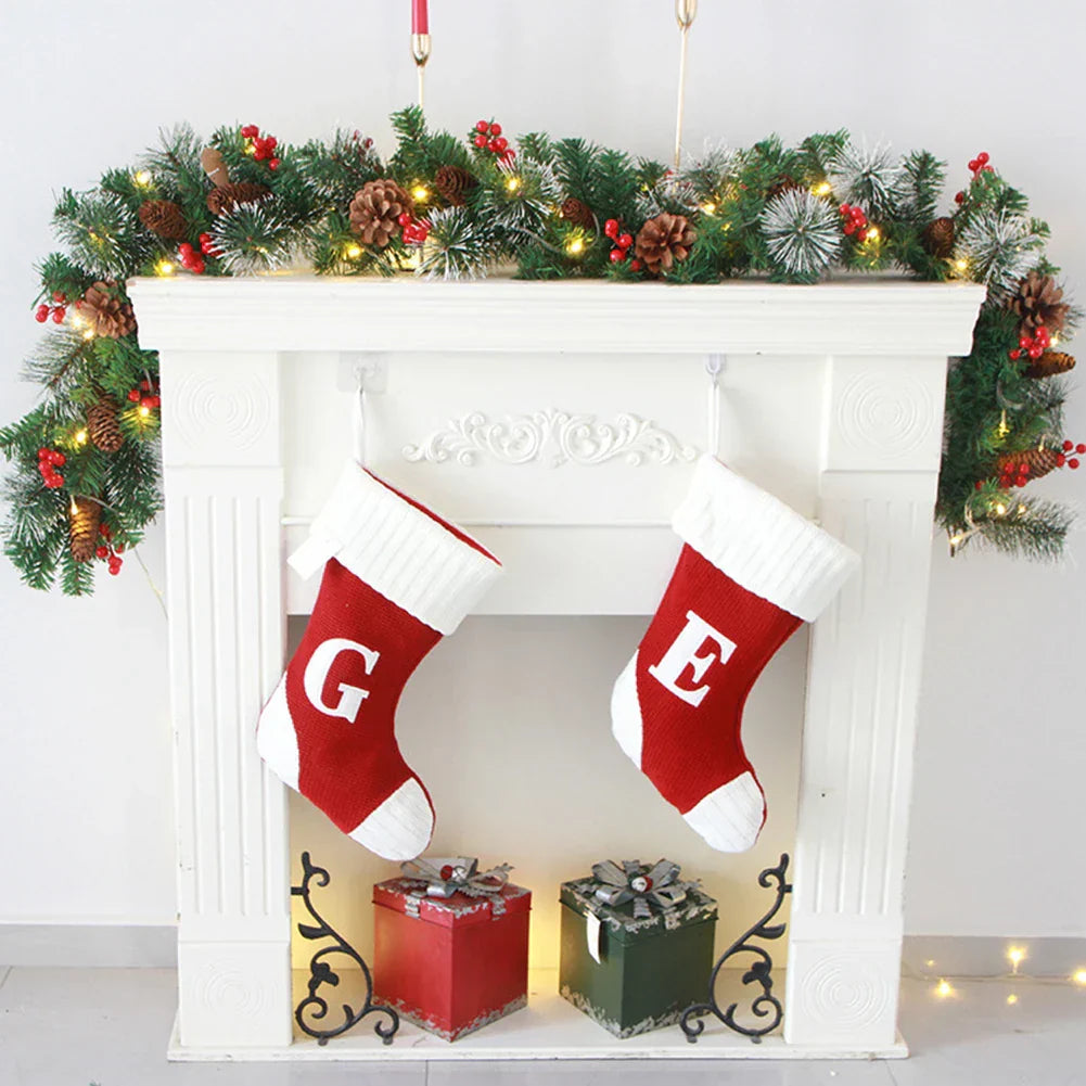 HolidayCharm - Elegante kerstguirlande met bessen en dennenappels