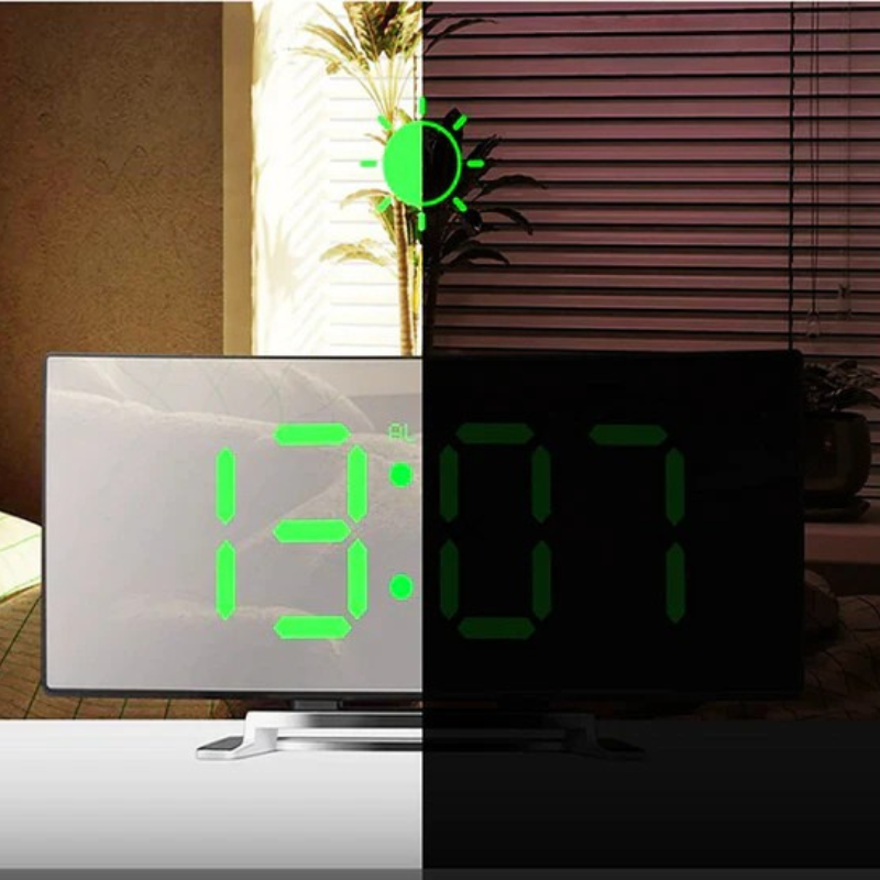 ClarityClock - Modern LED klok met gebogen display
