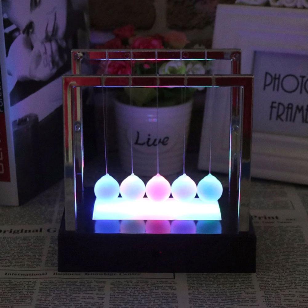PendoSphere - Newtons slinger LED wetenschappelijk speelgoed met kleurrijke beweging