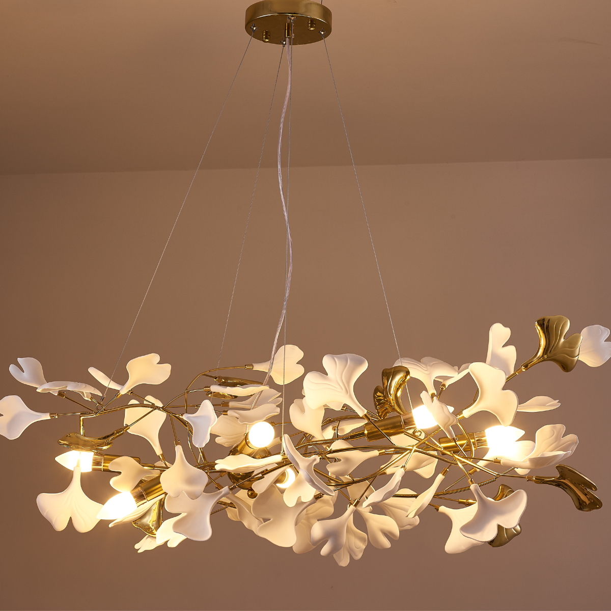 StylishLoom | Ginkgo Leaf LED Kroonluchters Goud/Wit Metaal/Keramiek Slaap/Eetkamer/Woonkamer