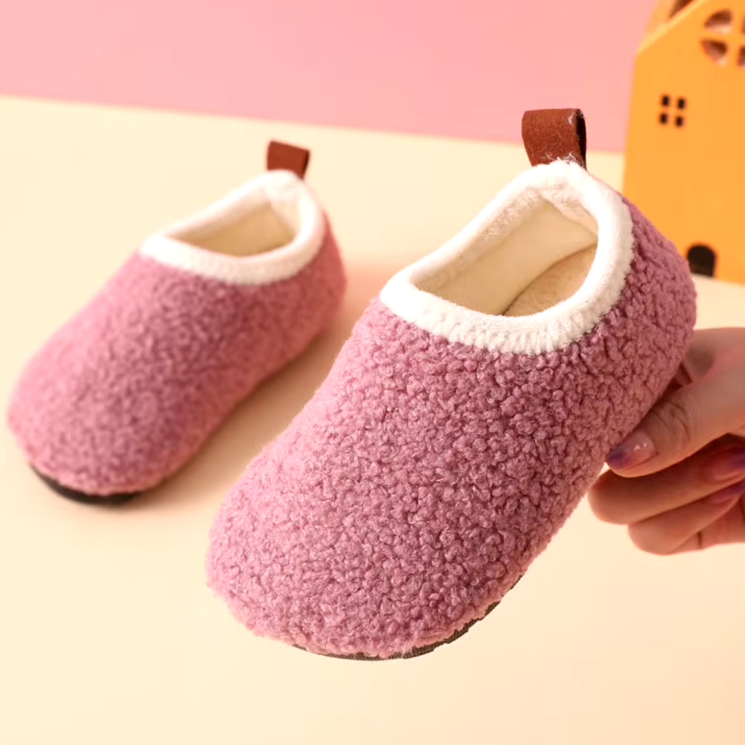 SnuggleStep - Warme en gewatteerde pantoffels voor kleine kinderen