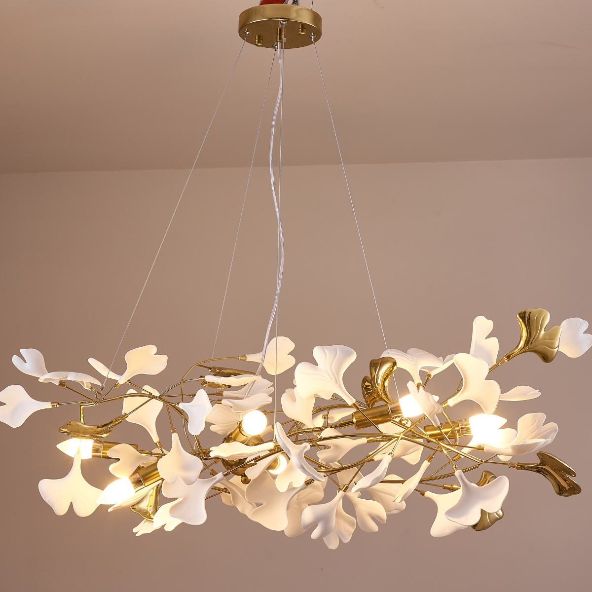 StylishLoom | Ginkgo Leaf LED Kroonluchters Goud/Wit Metaal/Keramiek Slaap/Eetkamer/Woonkamer