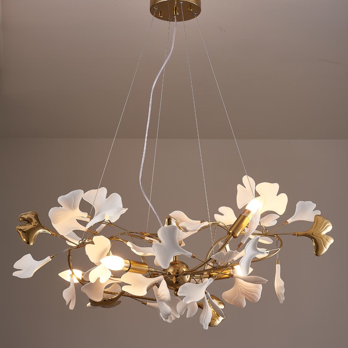 StylishLoom | Ginkgo Leaf LED Kroonluchters Goud/Wit Metaal/Keramiek Slaap/Eetkamer/Woonkamer