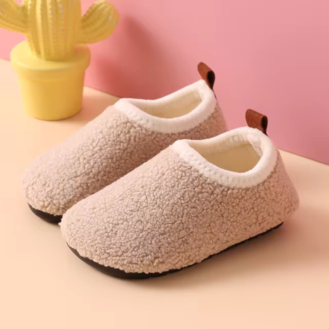 SnuggleStep - Warme en gewatteerde pantoffels voor kleine kinderen
