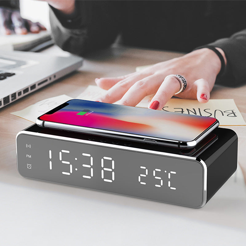 WakeTech - LED Wecker met Draadloos Opladen