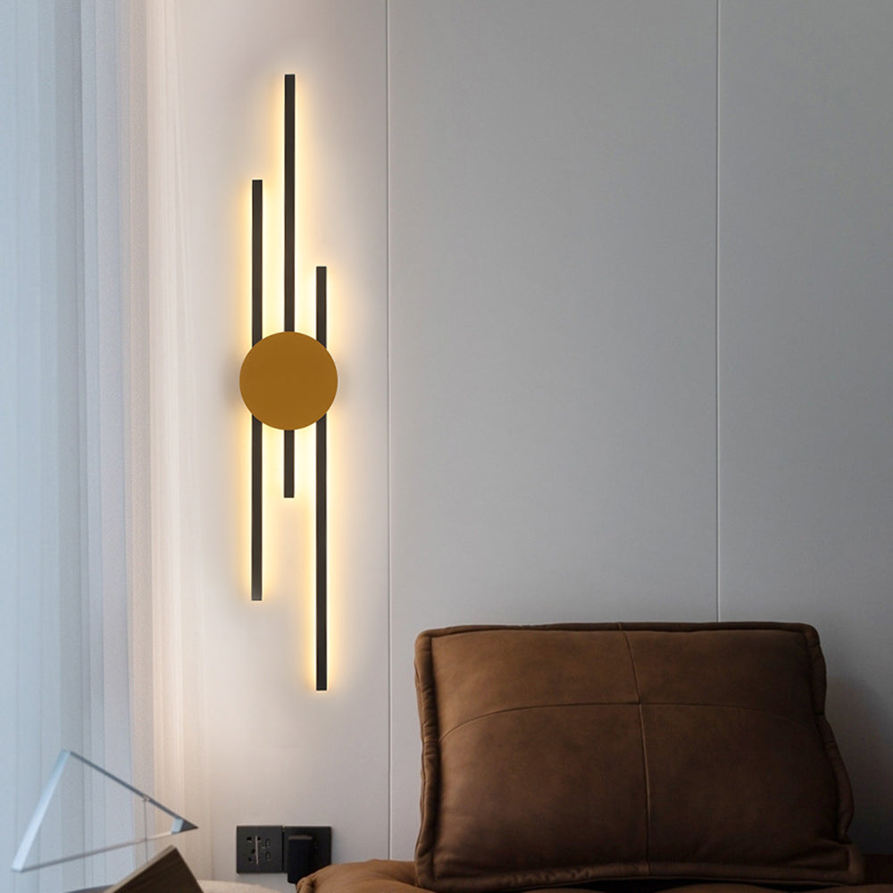 UrbanGlowWorks | Moderne Industriel LED Wandlamp Zwart Goud Metaal Acryl Slaapkamer