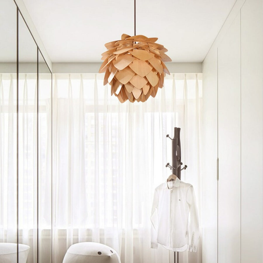 PineFusion - Handgemaakte houten plafondlamp met dennenappel