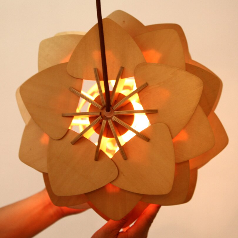 PineFusion - Handgemaakte houten plafondlamp met dennenappel