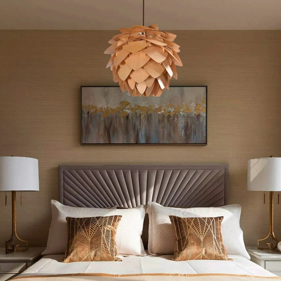 PineFusion - Handgemaakte houten plafondlamp met dennenappel
