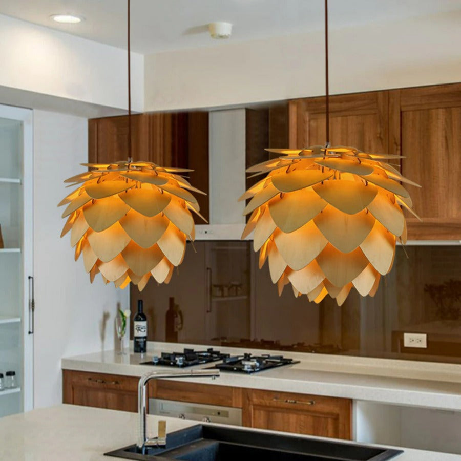 PineFusion - Handgemaakte houten plafondlamp met dennenappel