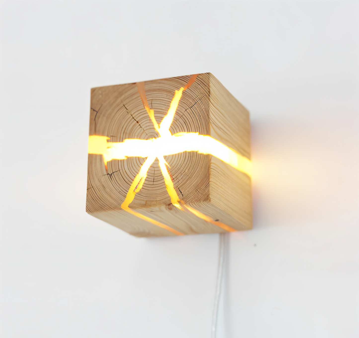 HoloWood - Artistieke houten kubus wandlamp met LED-verlichting