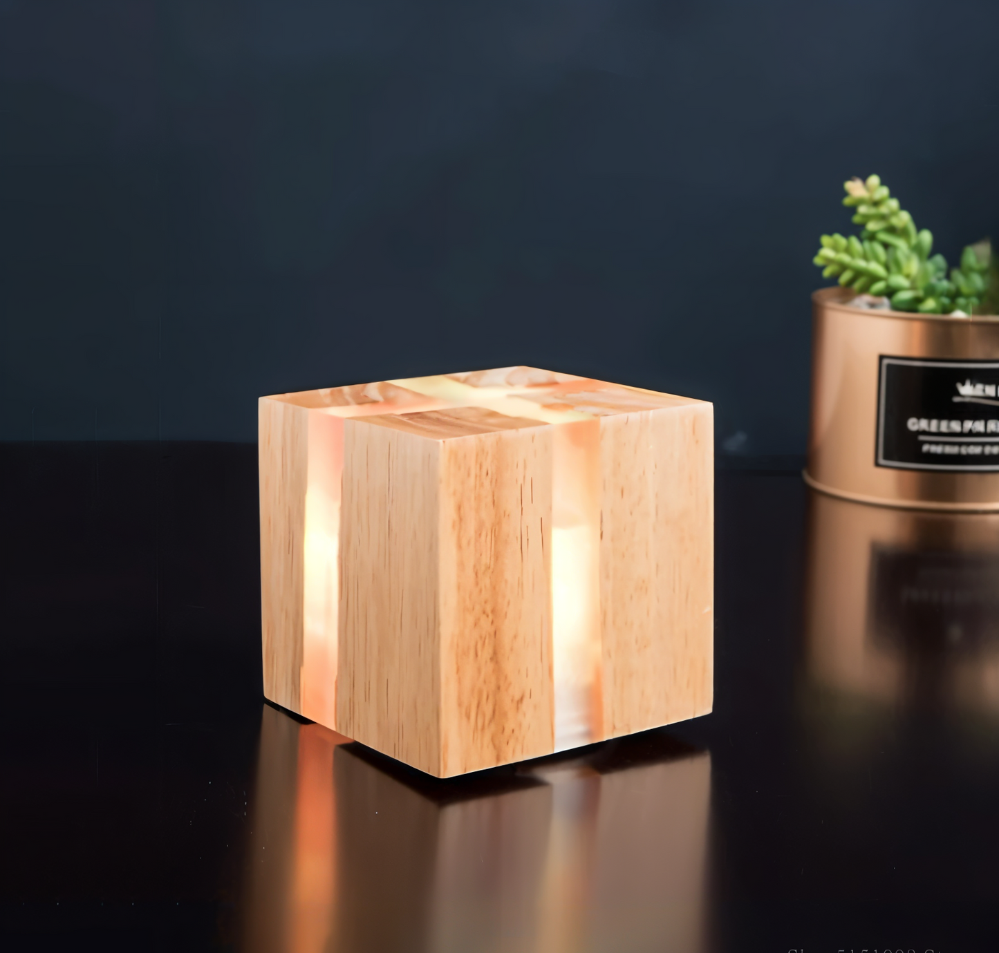 HoloWood - Artistieke houten kubus wandlamp met LED-verlichting