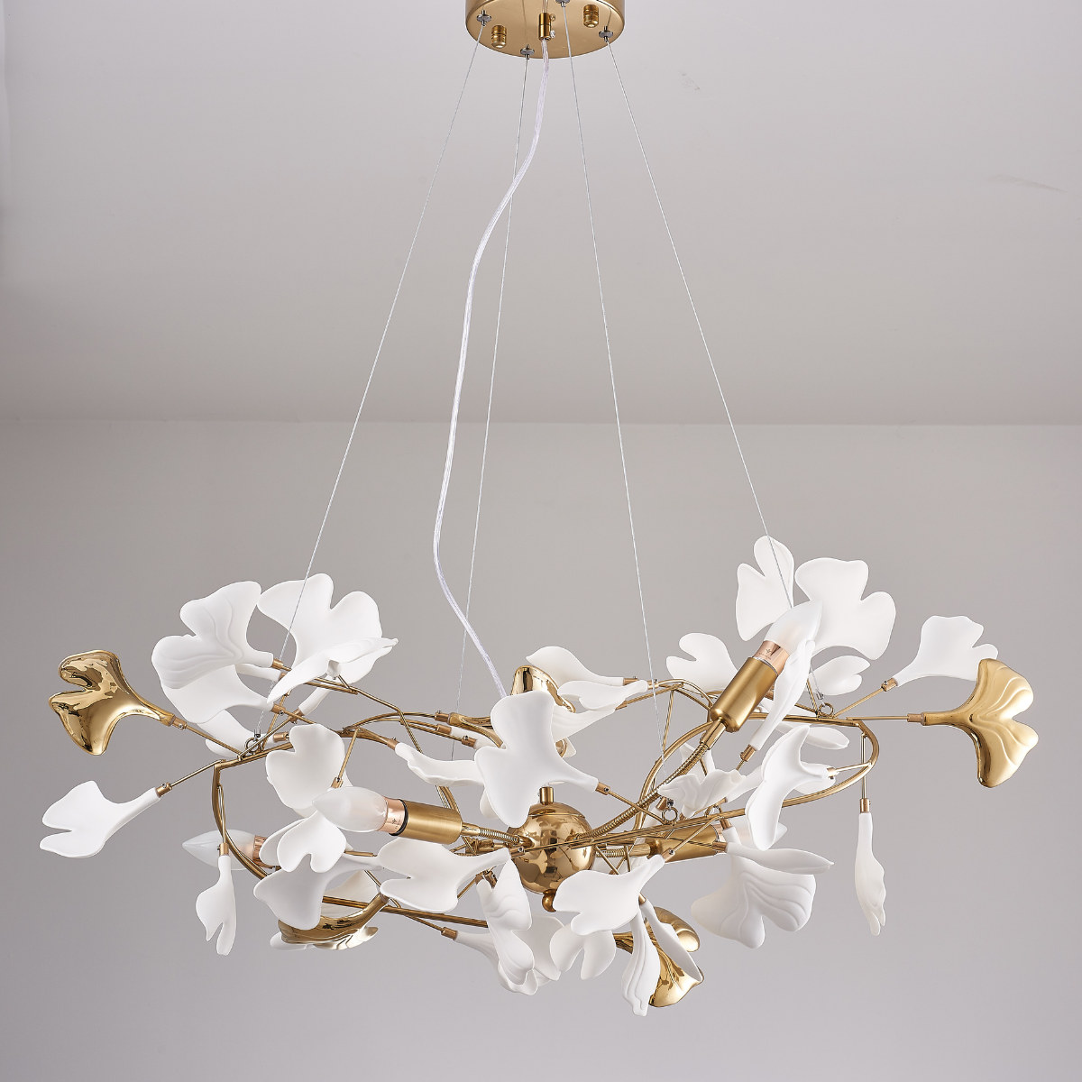 StylishLoom | Ginkgo Leaf LED Kroonluchters Goud/Wit Metaal/Keramiek Slaap/Eetkamer/Woonkamer