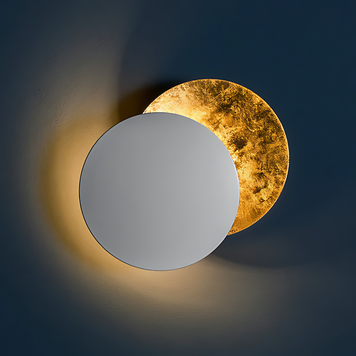 LunarSpin | Unieke 360 graden draaiende LED Eclipse design wandlamp